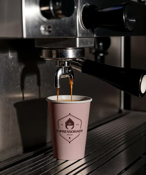 Logo für eine Rösterei mit Café: rosa Becher mit Logo