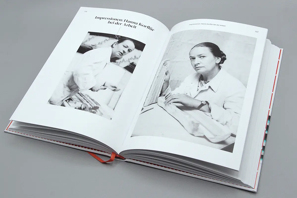 Künstlerbiografie Hanna Korflür: Fotos von Hanna Korflür bei der Arbeit