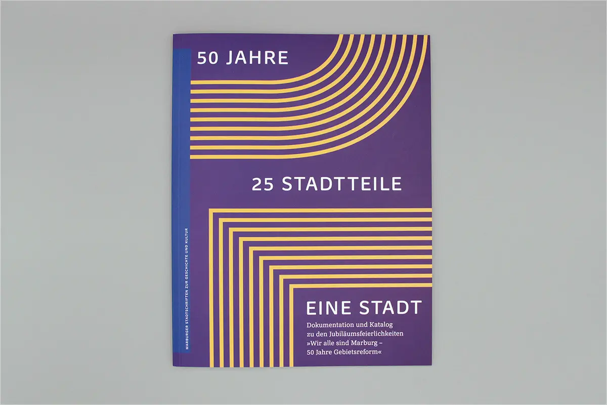 Kataloggestaltung: Grafische Covergestaltung der Publikation.