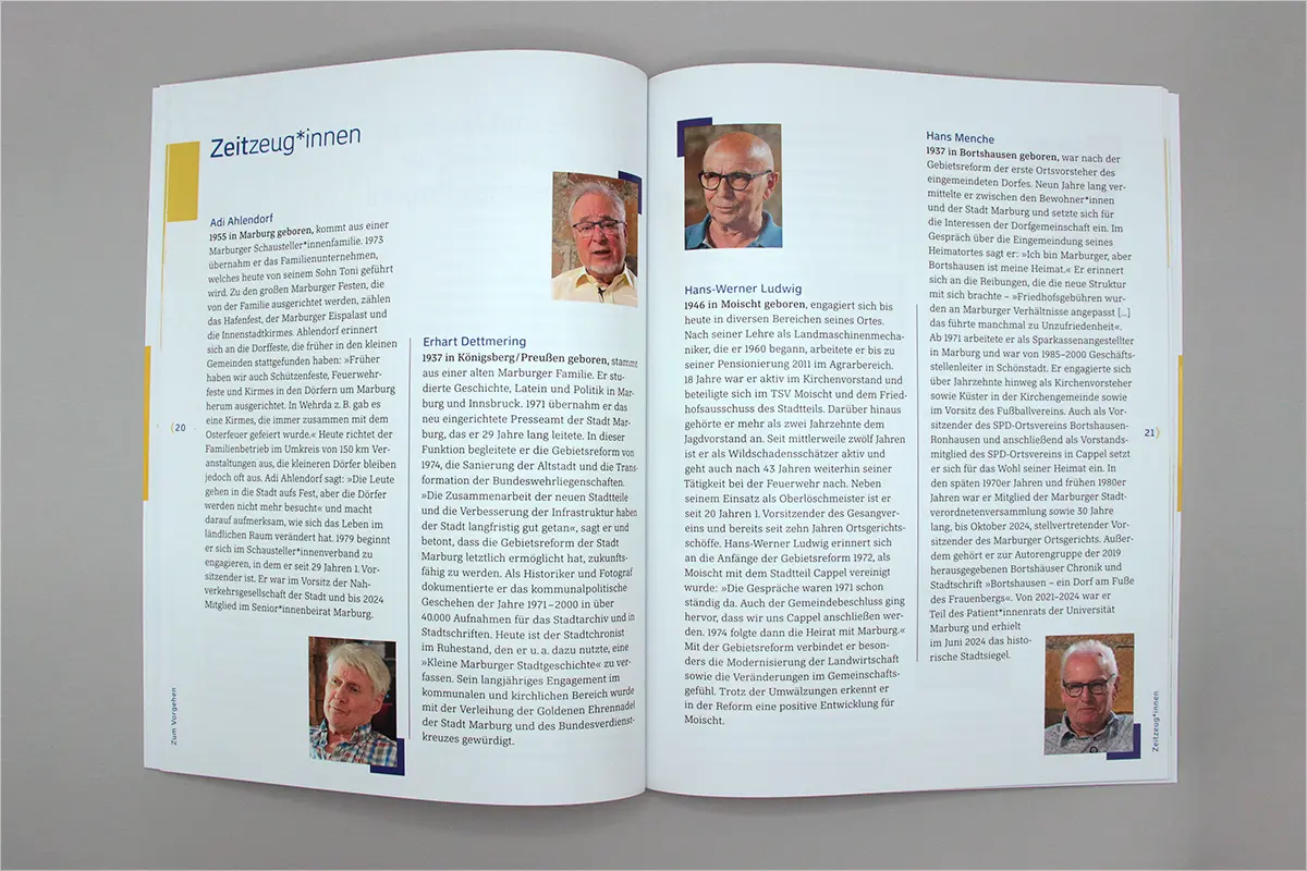 Kataloggestaltung: Doppelseite mit Zeitzeug:inneninterviews.
