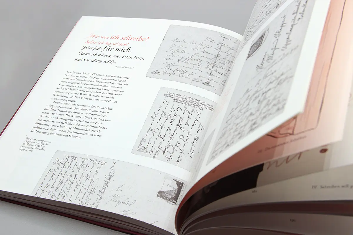 Schreibschriften: Doppelseite mit Postkarten in der Kurrentschrift